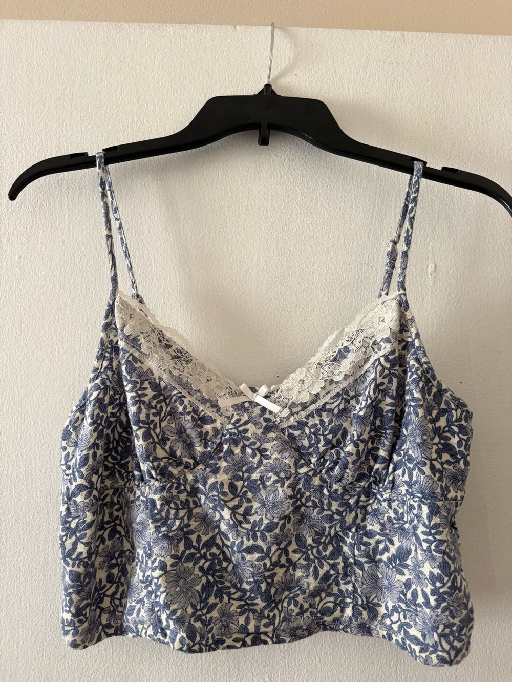 American Eagle Blue Floral and Lace Crop Top Size Medium